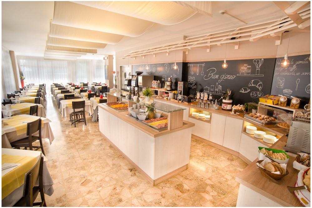 Hotel Azzorre Lido di Jesolo Eksteriør billede