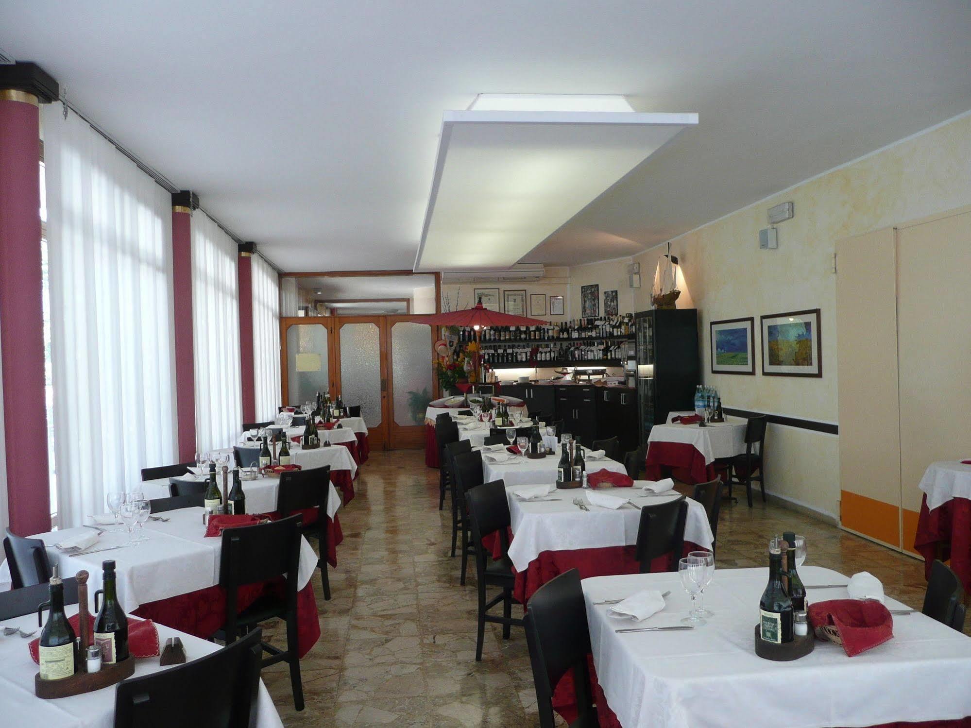 Hotel Azzorre Lido di Jesolo Eksteriør billede